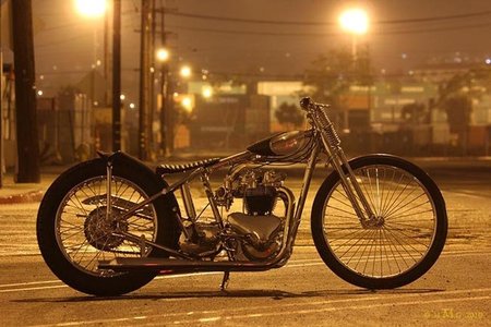 Solitary Confinement, bonita moto para el Mooneyes Yokohama Hot Rod Custom Show