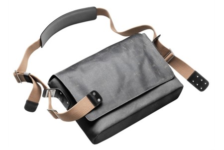 Una bolsa para un gentleman de las dos ruedas: Barbican de Brooks