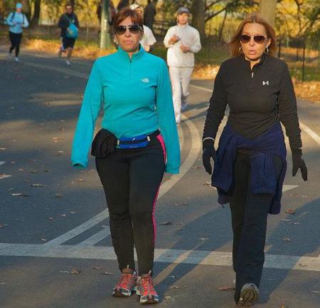 Sencillos trucos para quemar más calorías caminando
