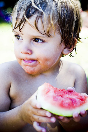 La foto de tu bebé, comiendo patilla
