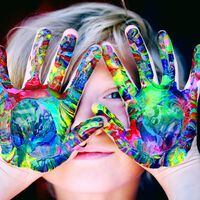 Cuándo y cómo enseñarles los colores a los niños: nueve divertidas ideas