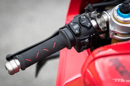 Ducati Panigale V4 2022 016
