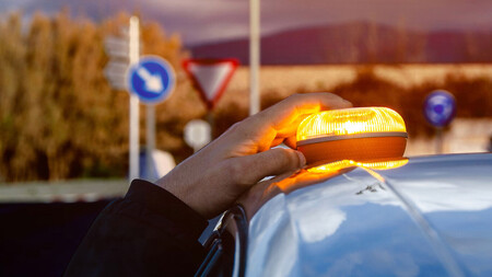 Luz V16 con geolocalización DGT
