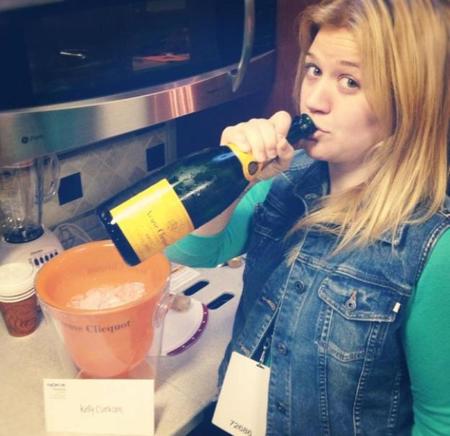 Kelly Clarkson vs. Clive Davis, una guerra poperra