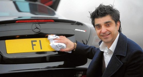 Las matrículas personalizadas son un gran invento... siempre que en tu país te permitan usarlas