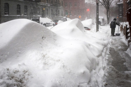 Los efectos de la tormenta 'Jonas' en la industria del automóvil estadounidense