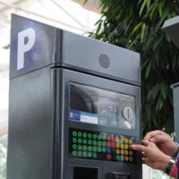 Un encargado de los parquímetros de Madrid roba unos 45.000 euros trucándolos