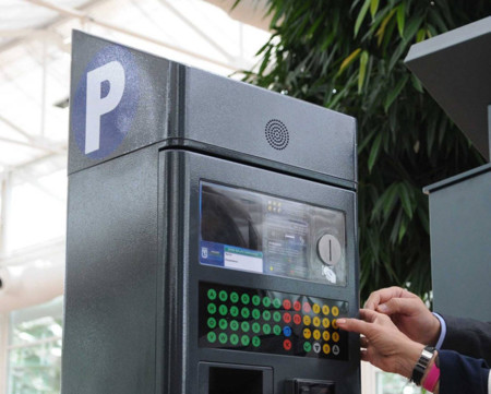 Un encargado de los parquímetros de Madrid roba unos 45.000 euros trucándolos