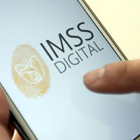 El IMSS quiere eliminar las filas y la burocracia: digitalizará sus servicios y habilita nuevos códigos QR para acceder a sus trámites  