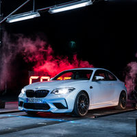 Mira al BMW M2 Competition romper un récord absurdo: ponchar 63 globos con un rayo láser haciendo drifting