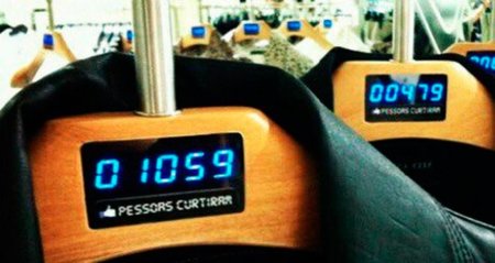 C&A Brasil experimenta con perchas que muestran el número de "likes" de cada prenda