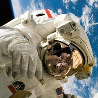 Viajar al espacio es para los muy ricos, pero tener unas zapatillas de la NASA, gracias a este outlet, te lo puedes permitir