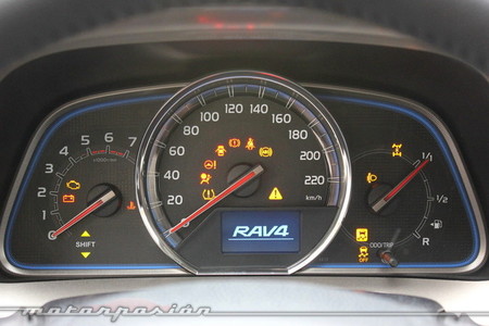 Toyota RAV4 2013, panel de instrumentos