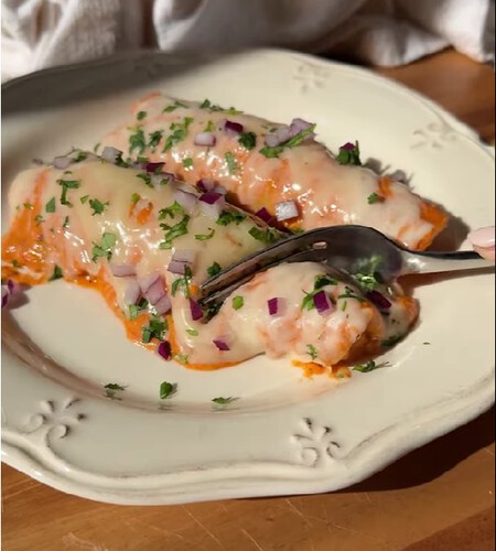 Cómo hacer enchiladas rojas suizas rellenas de pollo, con la receta y consejos de la Chef Ana Casanova 