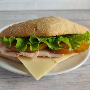 Torta de jamón: el bocadillo más famoso y más fácil de México