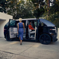 Apple quería que hiciésemos de todo en su coche fallido, menos conducir. Para conseguirlo, intentó mezclar una Xbox con una furgoneta hippie futurista