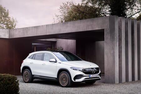 El Mercedes-Benz EQA eléctrico más potente ya tiene precio, y sólo sale 2.700 euros más caro que el GLA de gasolina
