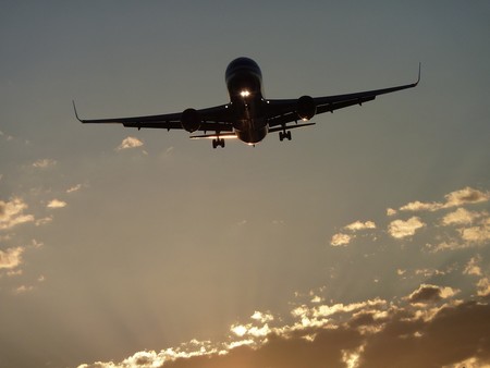 Este vídeo muestra el tráfico aéreo mundial en 24 horas