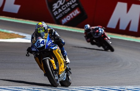 Federico Caricasulo bate a Krummenacher en Jerez y María Herrera entra en la historia de Supersport