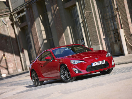 Toyota GT 86, equipamiento y precios para España
