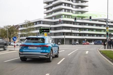 Los nuevos coches de Audi hablarán con los semáforos a partir de julio para no tener que parar