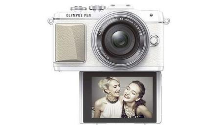 La cámara PEN E-PL7 de Olympus se adaptará a la perfección a los selfies