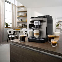 Café de barista en casa a mínimo histórico: esta cafetera DeLonghi con molinillo y espumador automático tiene 180 euros de descuento 
