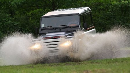 Land Rover Defender por Aznom