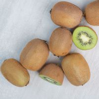 No acostumbramos a lavar esta fruta, pero es esencial antes de comerla aunque nunca te comas la piel