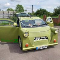 Este Toyota se siente un personaje de Cars 2 en el mundo real, y parece salido de tus pesadillas 