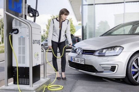Volkswagen levantará 12.000 puntos de recarga en sus centros de trabajo