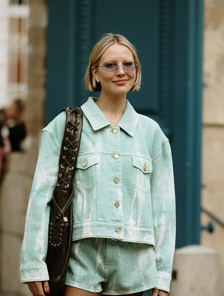 Paris Str F25 0125 2