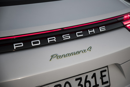 Porsche Panamera 4 E-Hybrid