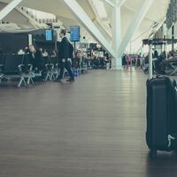 El Parlamento Europeo ha dado un paso para blindar el equipaje de mano gratuito en vuelos. No es el plan que apoyan los 27
