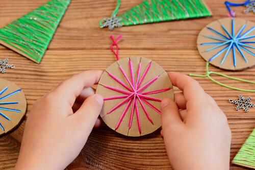 Manualidades navideñas: 27 ideas de adornos para el árbol de Navidad hechos por los niños