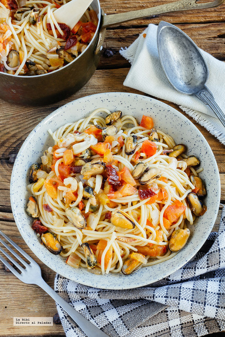 Espaguetis con mariscos y chile chipotle. Receta