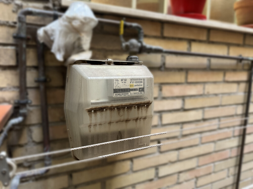 Vivo de alquiler y toca pasar la revisión del gas y de la caldera. Esto es lo que dice la Ley sobre quién debe pagarla 