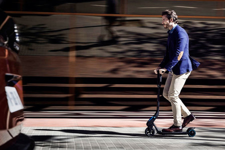 El problema de los patinetes eléctricos circulando por las calles y su vacío legal: lo que sabemos hasta ahora