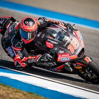 Manu González vence a un heroico Arón Canet en Tailandia y es el primer líder del mundial de Moto2 