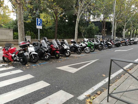 La moto en la nueva normalidad: el scooter urbano le gana la carrera a la bicicleta en la desescalada