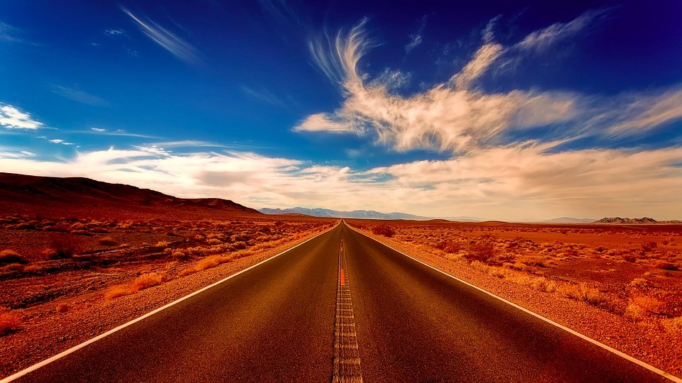 ¿Te gusta conducir? Entonces debes probar la carretera recta más larga del mundo