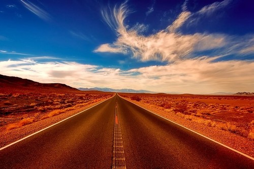 ¿Te gusta conducir? Entonces debes probar la carretera recta más larga del mundo