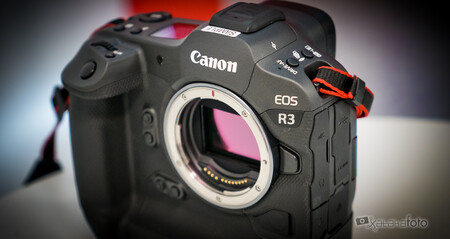 Canon EOS R3: 24 MP, 30 fps, Control Eye AF, vídeo 6K a 30p y otras especificaciones de la nueva sin espejo full frame profesional