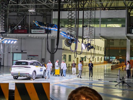 A la derecha y al fondo, el Tiggo 7. A la izquierda, el Tiggo 9 | Imagen: Xataka