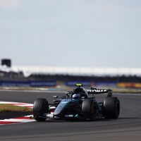 Sergio Pérez arruina la carrera de Fernando Alonso en la mini victoria de Kimi Antonelli al Sprint en Silverstone 