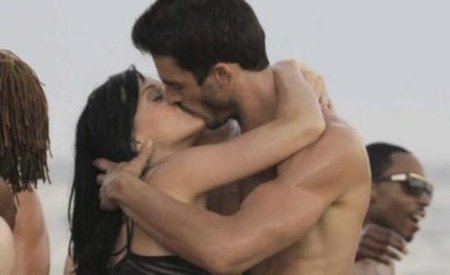 Katy Perry se pone las botas en su nuevo vídeo, ¡Qué trabajo más duro!