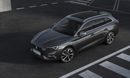 El SEAT León eHybrid híbrido enchufable de 204 CV y 60 km de autonomía ya tiene precio: desde 34.080 euros