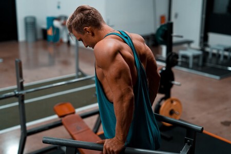 Los mejores ejercicios de tríceps con polea que puedes hacer en el gimnasio