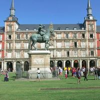 La Plaza Mayor de Madrid se viste de verde celebrando el otoño