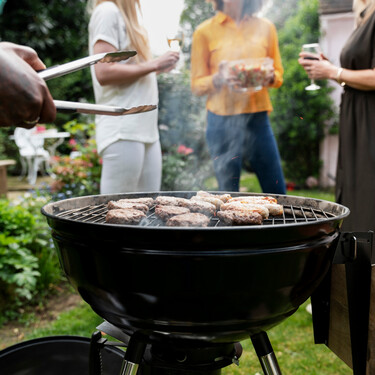 Action tiene la barbacoa ideal para principiantes: cabe en espacios pequeños, sencilla de usar y por menos de 30 euros
